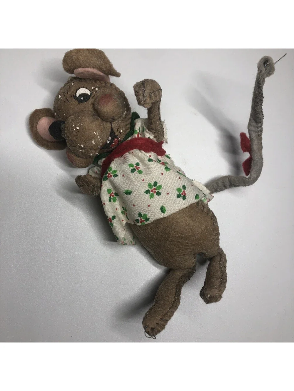Santakins Mariana 1982 Christmas Mouse Bendable Ornament Figure By Rennoc Corp